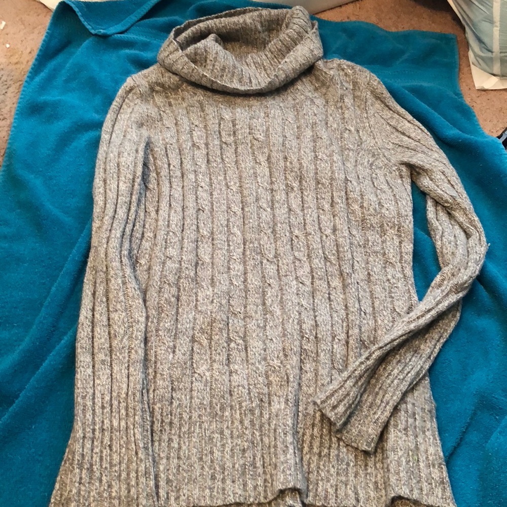 Women’s sweater size M
